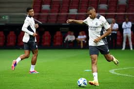 波動而出現 波動而出現